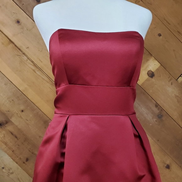 Da Vinci Red Satin Lace-Up Dress with Pockets - Picture 12 of 15